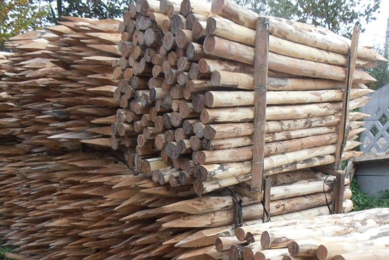 Как изготовить столбы из дерева